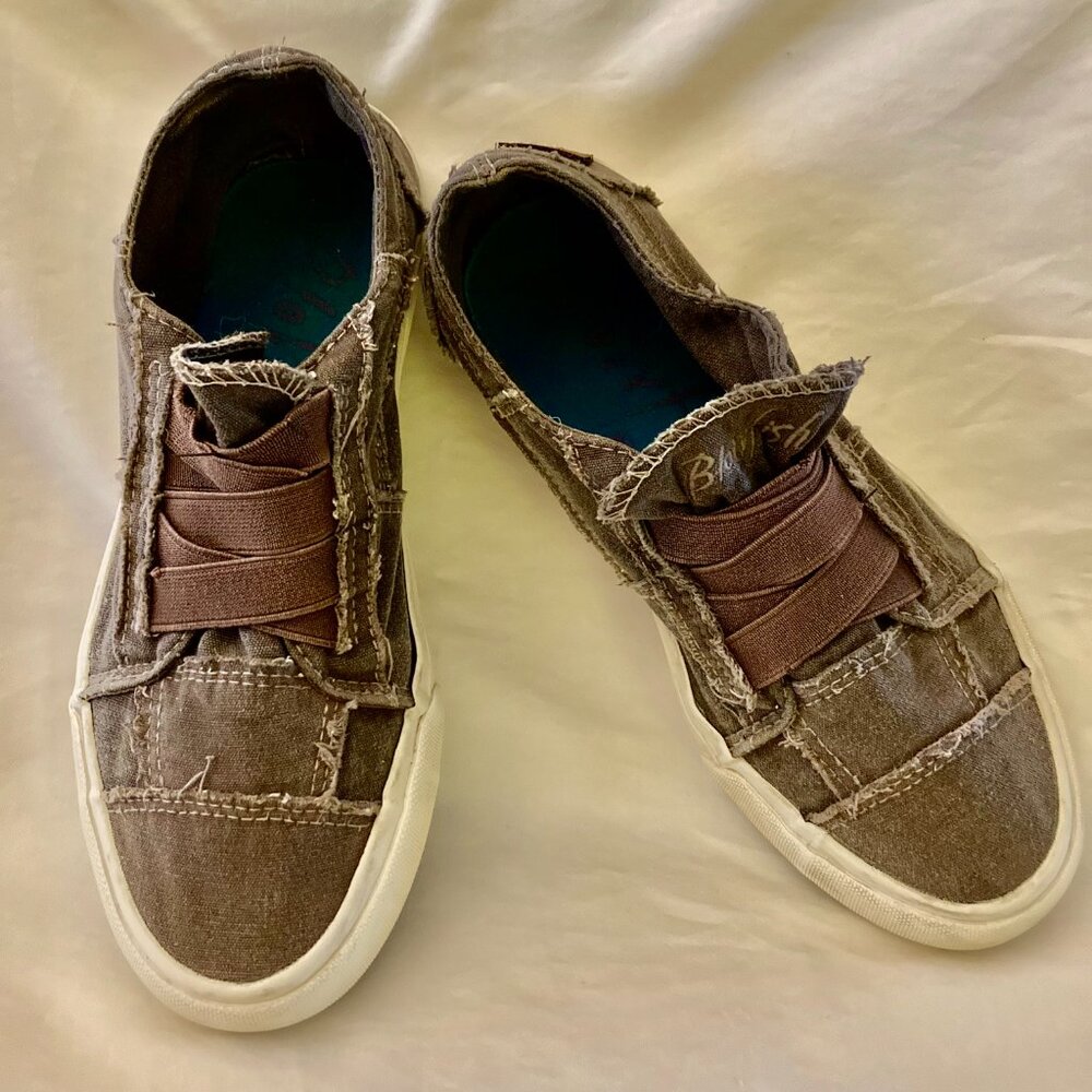 Great Condition, SZ 7, BLOWFISH MALIBU, Marley in Purple Canvas Sneakers